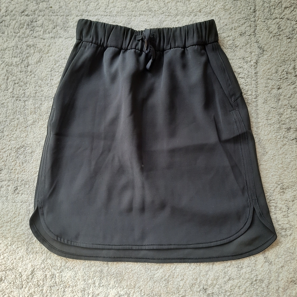 Lululemon fitted tie waist skirt